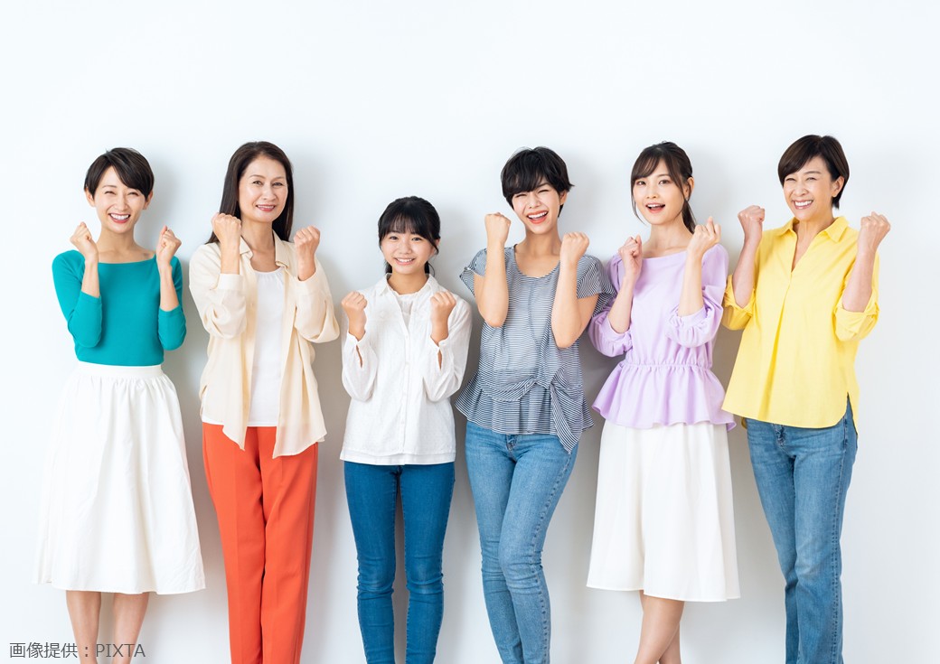 ◎ポーズを取る女性6名