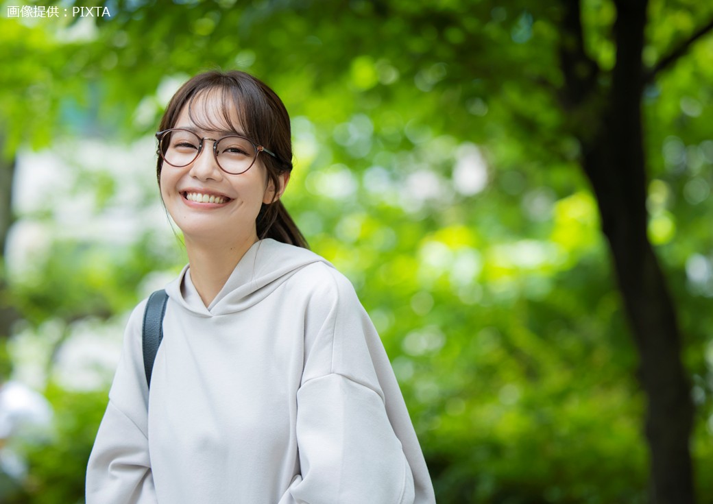 ◎カフェを楽しむ女性