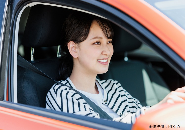 ◎車を運転する女性