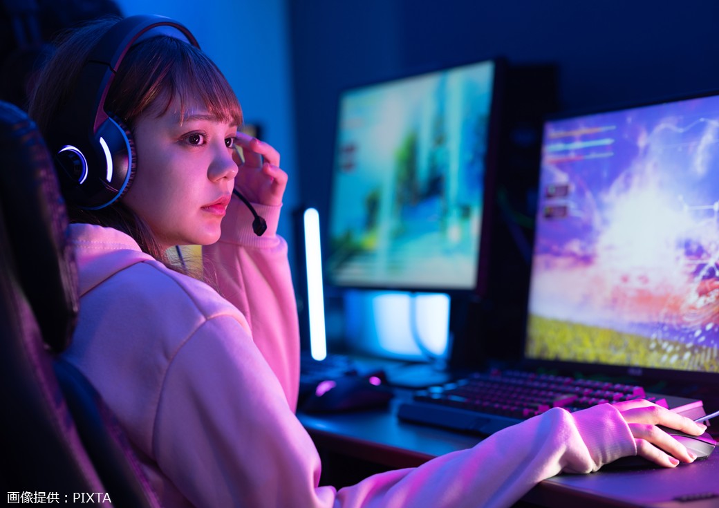 ◎PCに向かう女性